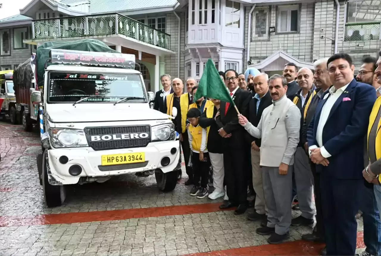 Shimla: आपदा पीड़ितों तक मदद पहुंचाने निकले राहत वाहन
