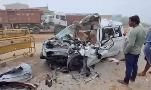 हादसा: स्टेट हाईवे पर ट्रक से कार टकराई, तीन युवकों की मौत
