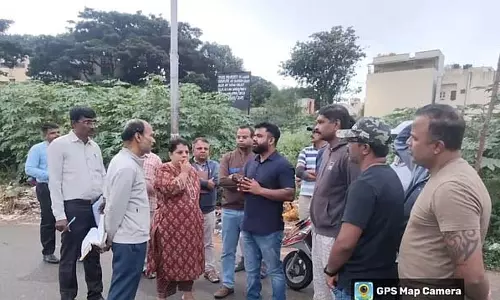 Bengaluru : उत्तर नगर निगम आयुक्त ने अधिकारियों को घर-घर जाकर कचरा इकट्ठा करने का निर्देश दिया Bengaluru : उत्तर नगर निगम आयुक्त ने अधिकारियों को घर-घर जाकर कचरा इकट्ठा करने का निर्देश दिया