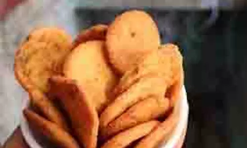 Aloo Ki Mathri: क्रंच से भरपूर आलू की मठरी जानिए बनाने की आसान विधि Aloo Ki Mathri: क्रंच से भरपूर आलू की मठरी जानिए बनाने की आसान विधि