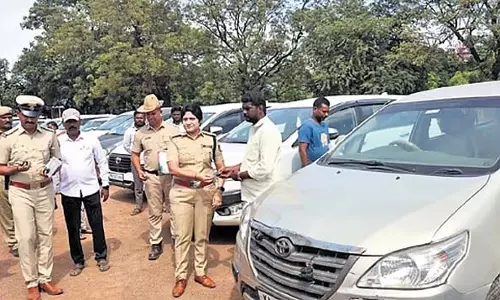 कार किराए पर लेकर कम दाम पर बेचना: सिनेमाई अंदाज में ठगी