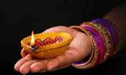 Kartik Maas: जाने कार्तिक मास में दीप दान कैसे करें, इसका महत्व क्या Kartik Maas: जाने कार्तिक मास में दीप दान कैसे करें, इसका महत्व क्या