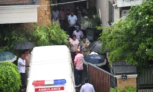 IGP कुमार के नाम पर रिश्वत मांगने के आरोप में व्यक्ति गिरफ्तार IGP कुमार के नाम पर रिश्वत मांगने के आरोप में व्यक्ति गिरफ्तार
