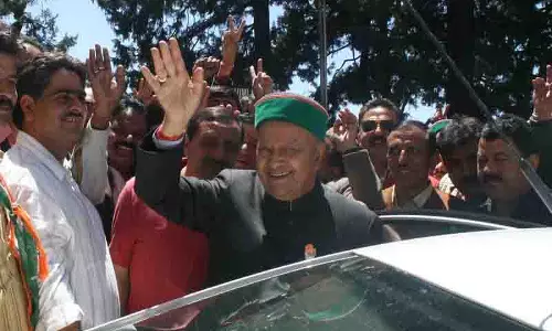 Virbhadra Singh: तमाशे की बजाय सेवा को चुनने वाले राजनेता