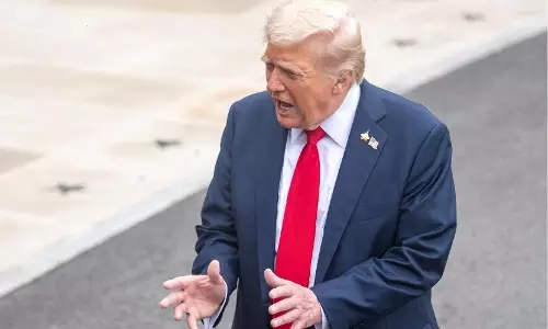 Trump का कहना है कि कुछ छुट्टी पर भेजे गए कर्मचारियों को शायद वेतन वापस न मिले Trump का कहना है कि कुछ छुट्टी पर भेजे गए कर्मचारियों को शायद वेतन वापस न मिले