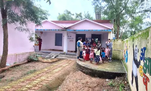 आंगनबाड़ी केंद्रों की बदली तस्वीर खेलते-खिलखिलाते नन्हे कदमों से संवर रहा भविष्य आंगनबाड़ी केंद्रों की बदली तस्वीर खेलते-खिलखिलाते नन्हे कदमों से संवर रहा भविष्य