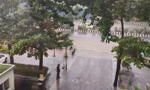 Bhubaneswar में भारी बारिश, यातायात ठप Bhubaneswar में भारी बारिश, यातायात ठप