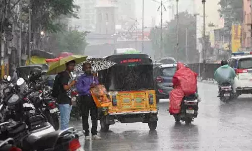 Hyderabad में उच्च आर्द्रता के बीच अनियमित, स्थानीय वर्षा और गरज के साथ छींटे पड़ने की संभावना Hyderabad में उच्च आर्द्रता के बीच अनियमित, स्थानीय वर्षा और गरज के साथ छींटे पड़ने की संभावना