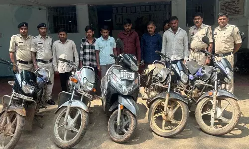 7 जुआरी गिरफ्तार, 1 लाख 41 हजार रूपये का माल जब्त 7 जुआरी गिरफ्तार, 1 लाख 41 हजार रूपये का माल जब्त