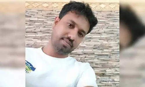 kerala: स्कूटर सवार पर कंटेनर लॉरी चढ़ने से मौत, पत्नी ने देखा हादसा kerala: स्कूटर सवार पर कंटेनर लॉरी चढ़ने से मौत, पत्नी ने देखा हादसा