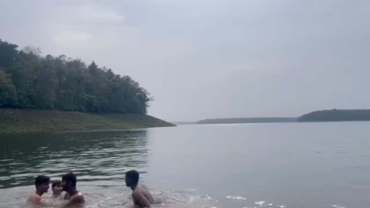 Bhopal: पानी में मिले मानव शरीर के टुकड़े, कोलार में सनसनी Bhopal: पानी में मिले मानव शरीर के टुकड़े, कोलार में सनसनी