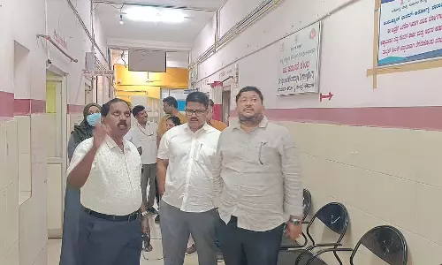 Karnataka : अधिकारियों ने सामुदायिक स्वास्थ्य केंद्र का दौरा किया Karnataka : अधिकारियों ने सामुदायिक स्वास्थ्य केंद्र का दौरा किया