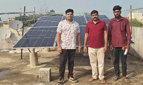 सूरज की रोशनी से जगमगाया प्रेम का घर