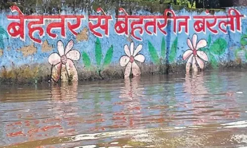 Bareilly: नाले में पानी भरने से हुआ खुलासा, नगर निगम की नाकामी Bareilly: नाले में पानी भरने से हुआ खुलासा, नगर निगम की नाकामी