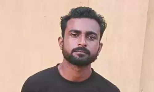 छात्रावास में हस्तमैथुन करने वाला गिरफ्तार, रोज-रोज गंदे हरकत से परेशान थी छात्राएं छात्रावास में हस्तमैथुन करने वाला गिरफ्तार, रोज-रोज गंदे हरकत से परेशान थी छात्राएं