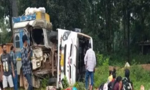 नेशनल हाइवे में बड़ा हादसा, बीजापुर-भैरमगढ़ के पास कई यात्री घायल