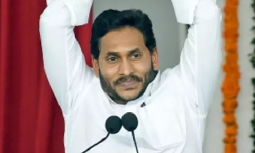 Andhra पूर्व सीएम ने मेडिकल कॉलेज निजीकरण पर विरोध जताया Andhra पूर्व सीएम ने मेडिकल कॉलेज निजीकरण पर विरोध जताया