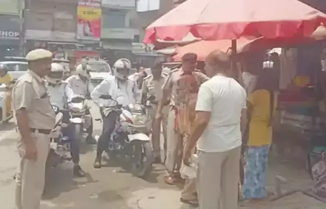Sonipat: सड़क अतिक्रमण के मामले में दो विक्रेताओं पर कानूनी कार्रवाई