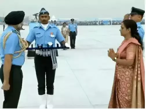 Jhunjhunu: ऑपरेशन सिंदूर के शहीद सुरेंद्र मोगा को मिला वायु सेना मेडल Jhunjhunu: ऑपरेशन सिंदूर के शहीद सुरेंद्र मोगा को मिला वायु सेना मेडल