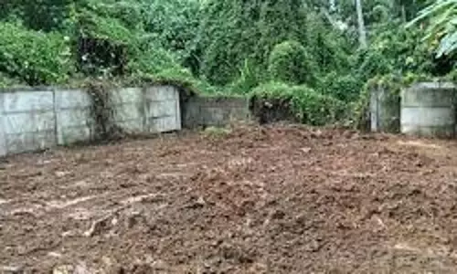 Thrissur के चेरपु मिनी सिविल स्टेशन पर उपेक्षा और गंदगी से सुरक्षा संबंधी चिंताएं बढ़ीं Thrissur के चेरपु मिनी सिविल स्टेशन पर उपेक्षा और गंदगी से सुरक्षा संबंधी चिंताएं बढ़ीं