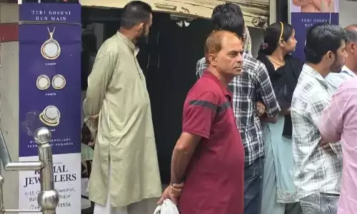 Jhajjar: ज्वैलर्स की दुकान का शटर उखाड़कर चोरी Jhajjar: ज्वैलर्स की दुकान का शटर उखाड़कर चोरी