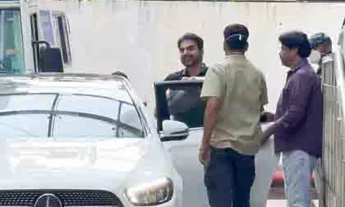 Arbaaz Khan अपनी नवजात राजकुमारी को अस्पताल से घर लाए