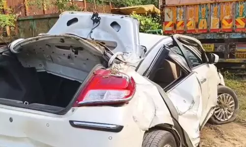 महासमुंद में तीन की मौत, कार के सामने मवेशी आने से बड़ा हादसा महासमुंद में तीन की मौत, कार के सामने मवेशी आने से बड़ा हादसा