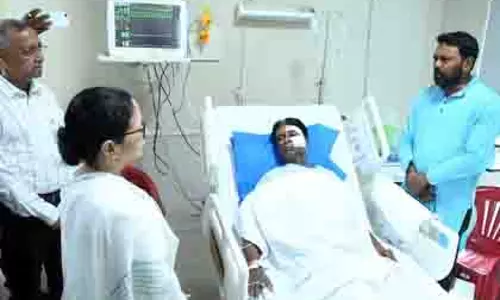 ममता ने विपक्ष को असंतुलित करते हुए जो मोड़ लिए हैं, वे हैं चौंकाने वाले
