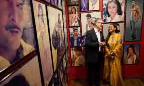ब्रिटिश PM कीर स्टारर ने यशराज स्टूडियो में रानी मुखर्जी से की मुलाकात ब्रिटिश PM कीर स्टारर ने यशराज स्टूडियो में रानी मुखर्जी से की मुलाकात