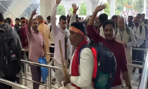 तीन दिन के निलंबन के बाद वैष्णो देवी यात्रा फिर से शुरू होने पर श्रद्धालुओं में खुशी