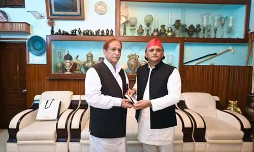 क्या कहें भला उस मुलाकात की दास्तान, आजम खां से मुलाकात पर अखिलेश यादव का बयान क्या कहें भला उस मुलाकात की दास्तान, आजम खां से मुलाकात पर अखिलेश यादव का बयान