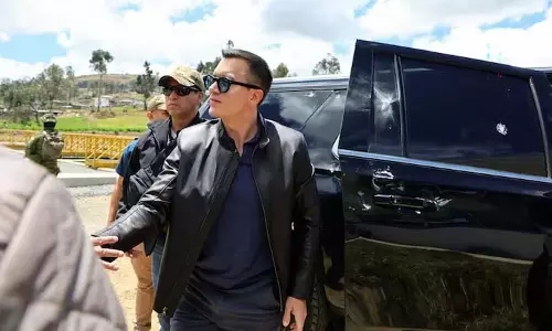 Ecuador के राष्ट्रपति के काफिले पर बंदूक से हमला, कोई हताहत नहीं Ecuador के राष्ट्रपति के काफिले पर बंदूक से हमला, कोई हताहत नहीं