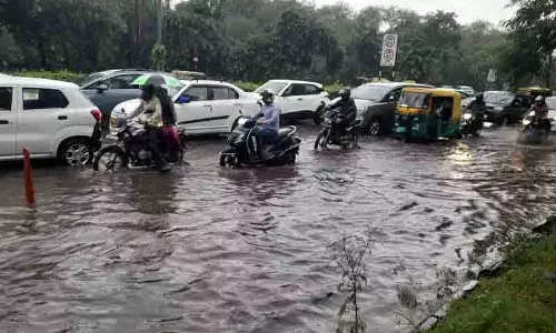 Chandigarh में दूसरे दिन भी भारी बारिश, पारा तेजी से गिरा