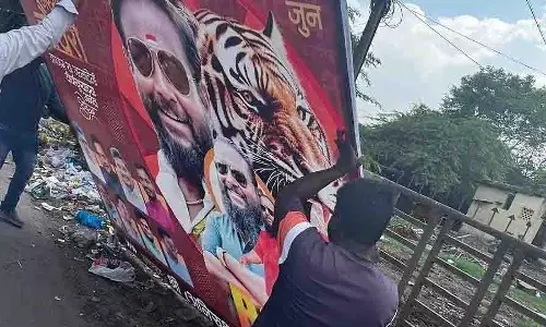 Nashik पुलिस ने ‘भाईगिरी’ दिखाने वाली होर्डिंग्स पर की सख्त कार्रवाई Nashik पुलिस ने ‘भाईगिरी’ दिखाने वाली होर्डिंग्स पर की सख्त कार्रवाई