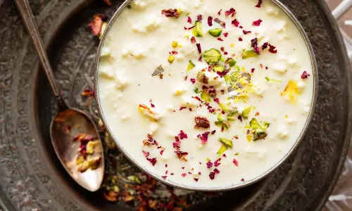 Diwali पर बनाएं पनीर की स्पेशल खीर: लाजवाब स्वाद से सबको करें मंत्रमुग्ध Diwali पर बनाएं पनीर की स्पेशल खीर: लाजवाब स्वाद से सबको करें मंत्रमुग्ध