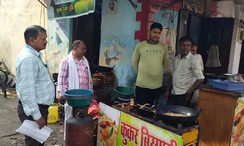 रायपुर नगर निगम की बड़ी कार्रवाई, 8 होटल और दुकानों का काटा चालान रायपुर नगर निगम की बड़ी कार्रवाई, 8 होटल और दुकानों का काटा चालान