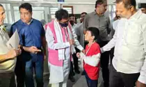 कर्नाटक: BJP प्रतिनिधिमंडल ने अस्पताल का दौरा किया, दवाओं की कमी न हो