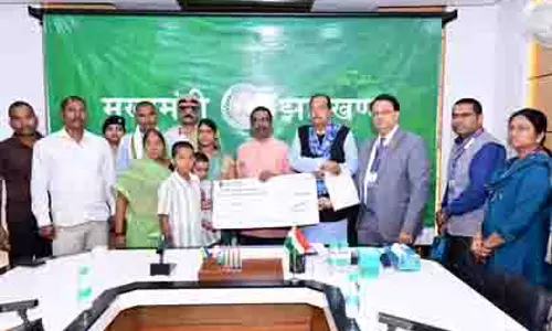 CM हेमंत सोरेन ने शहीद जवानों के परिजनों को दिया वित्तीय सहायता