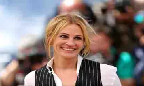 Julia Roberts ने शुरुआती दिनों में आत्मविश्वास की कमी स्वीकार की Julia Roberts ने शुरुआती दिनों में आत्मविश्वास की कमी स्वीकार की