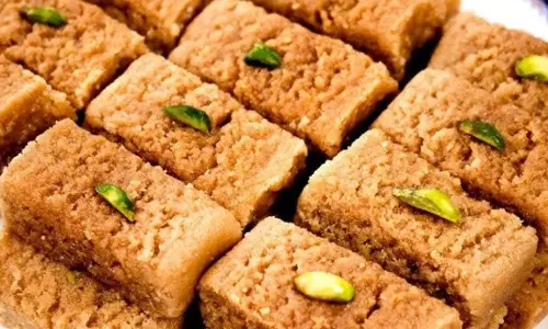 Milk Cake में मिलावट तो नहीं? जानिए मिठाई शुद्ध है या मिलावटी, पहचानने के आसान तरीके