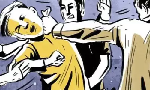 सरकारी स्कूल हेडमास्टर से मारपीट और 5 हजार रुपये लूट, थाने में शिकायत दर्ज