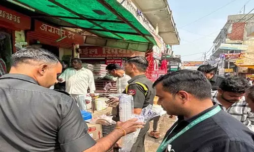 सड़क में कूड़ा फेंकने पर, 13लाख का जुर्माना