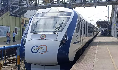 केरल: एर्नाकुलम-बेंगलुरु वंदे भारत एक्सप्रेस को मंजूरी, नवंबर मध्य तक शुरू होगी सेवा केरल: एर्नाकुलम-बेंगलुरु वंदे भारत एक्सप्रेस को मंजूरी, नवंबर मध्य तक शुरू होगी सेवा
