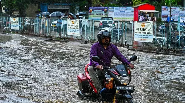 अगले 6 दिनों तक उत्तर और दक्षिण Tamil Nadu में भारी बारिश की संभावना अगले 6 दिनों तक उत्तर और दक्षिण Tamil Nadu में भारी बारिश की संभावना