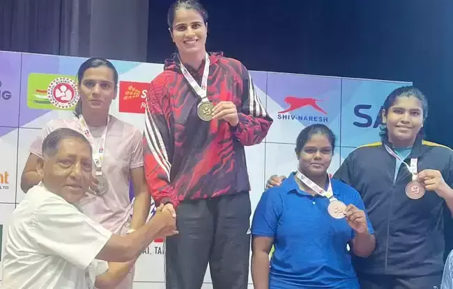 Sonipat: खेल यूनिवर्सिटी की स्टार ऋतिका ने बीएफआई कप में मारी बाजी Sonipat: खेल यूनिवर्सिटी की स्टार ऋतिका ने बीएफआई कप में मारी बाजी