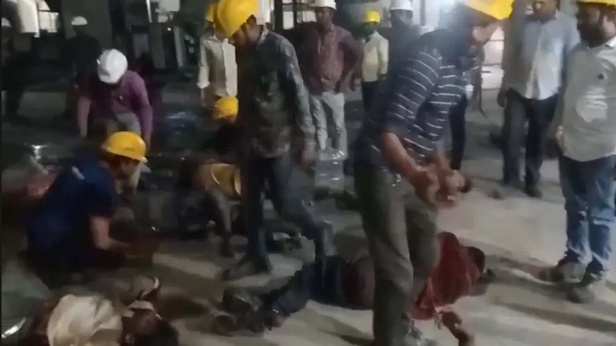 4 मजदूरों की मौत मामले में प्लांट मालिक पर कार्रवाई, मजिस्ट्रियल जांच के लिए टीम का गठन 4 मजदूरों की मौत मामले में प्लांट मालिक पर कार्रवाई, मजिस्ट्रियल जांच के लिए टीम का गठन
