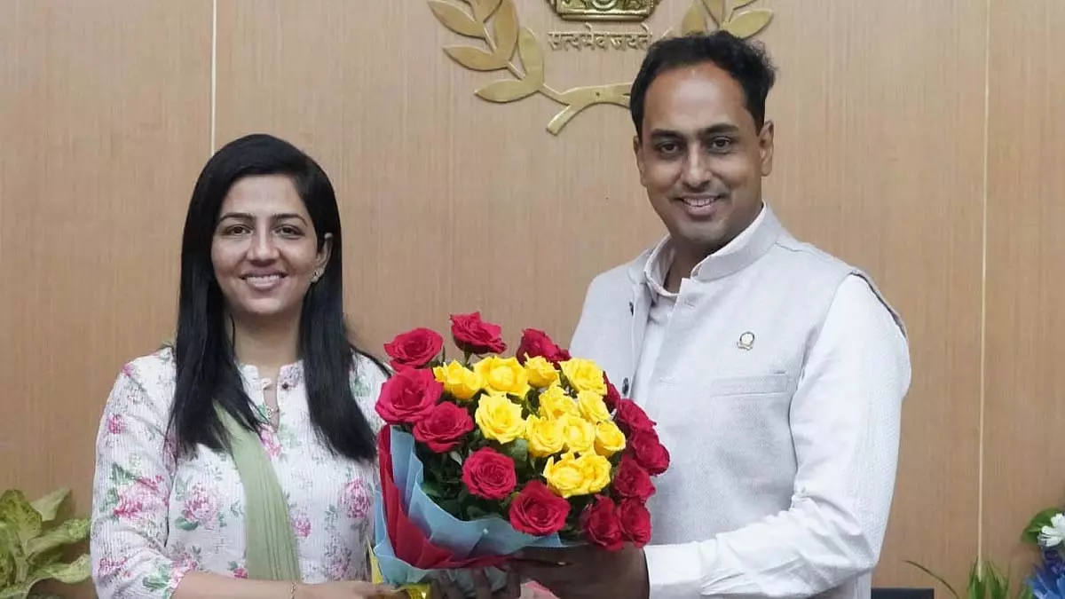 Maharashtra : आयुष प्रसाद ने नासिक कलेक्टर का पदभार संभाला Maharashtra : आयुष प्रसाद ने नासिक कलेक्टर का पदभार संभाला