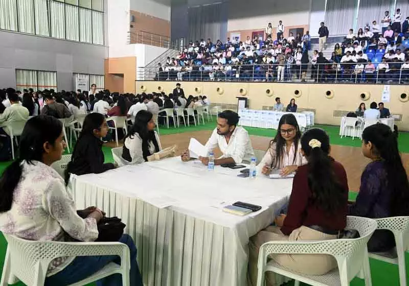 दिल्ली विश्वविद्यालय के जॉब मेले में 1.2 हजार से अधिक छात्रों का चयन दिल्ली विश्वविद्यालय के जॉब मेले में 1.2 हजार से अधिक छात्रों का चयन