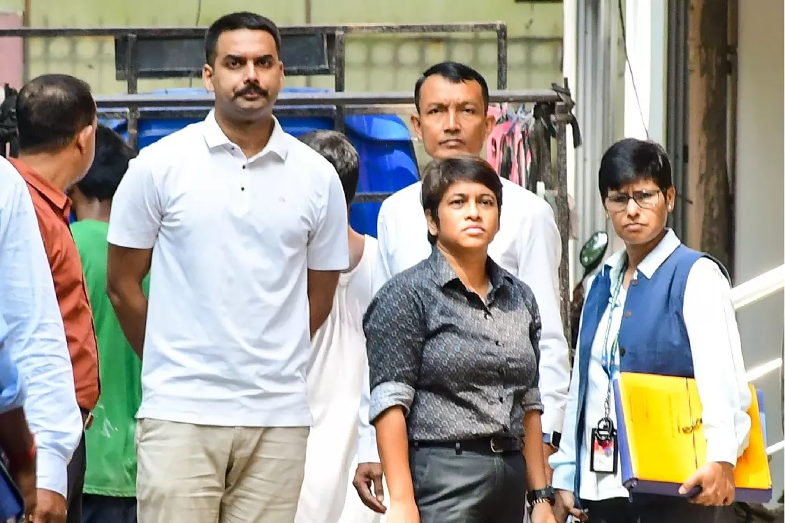 Assam पुलिस ने डीएसपी संदीपन गर्ग को सात दिन की हिरासत में लिया Assam पुलिस ने डीएसपी संदीपन गर्ग को सात दिन की हिरासत में लिया