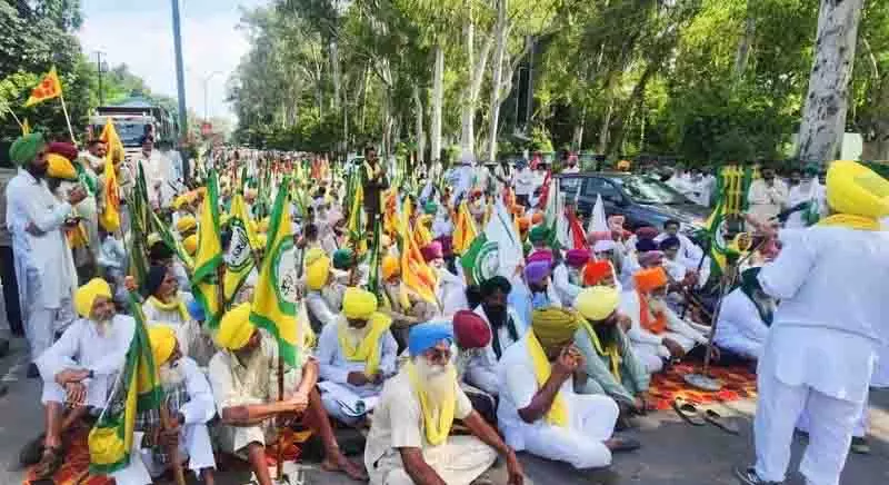 Punjab: राज्य और केंद्र की उपेक्षा के खिलाफ मालवा में किसानों का प्रदर्शन Punjab: राज्य और केंद्र की उपेक्षा के खिलाफ मालवा में किसानों का प्रदर्शन